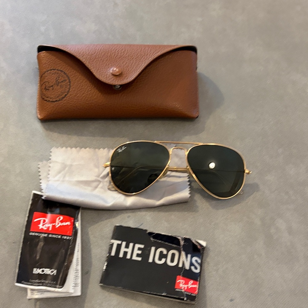 Ray-Ban Gold Aviator Sunglasses with Dark Green Lenses